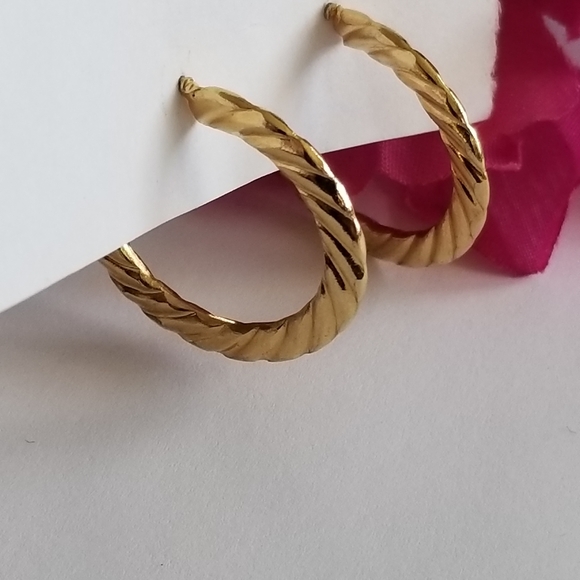Relisted - Hoop earrings gold tone metal ribbed twist pierced post backs - Picture 5 of 8